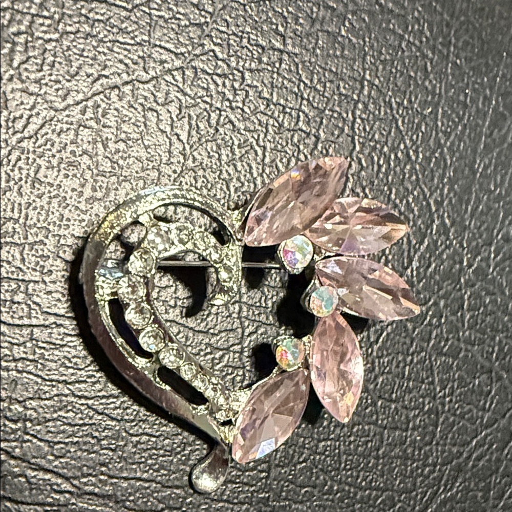 Sparkling Silver and Pink Leaf Brooch heart shaped - Picture 3 of 9